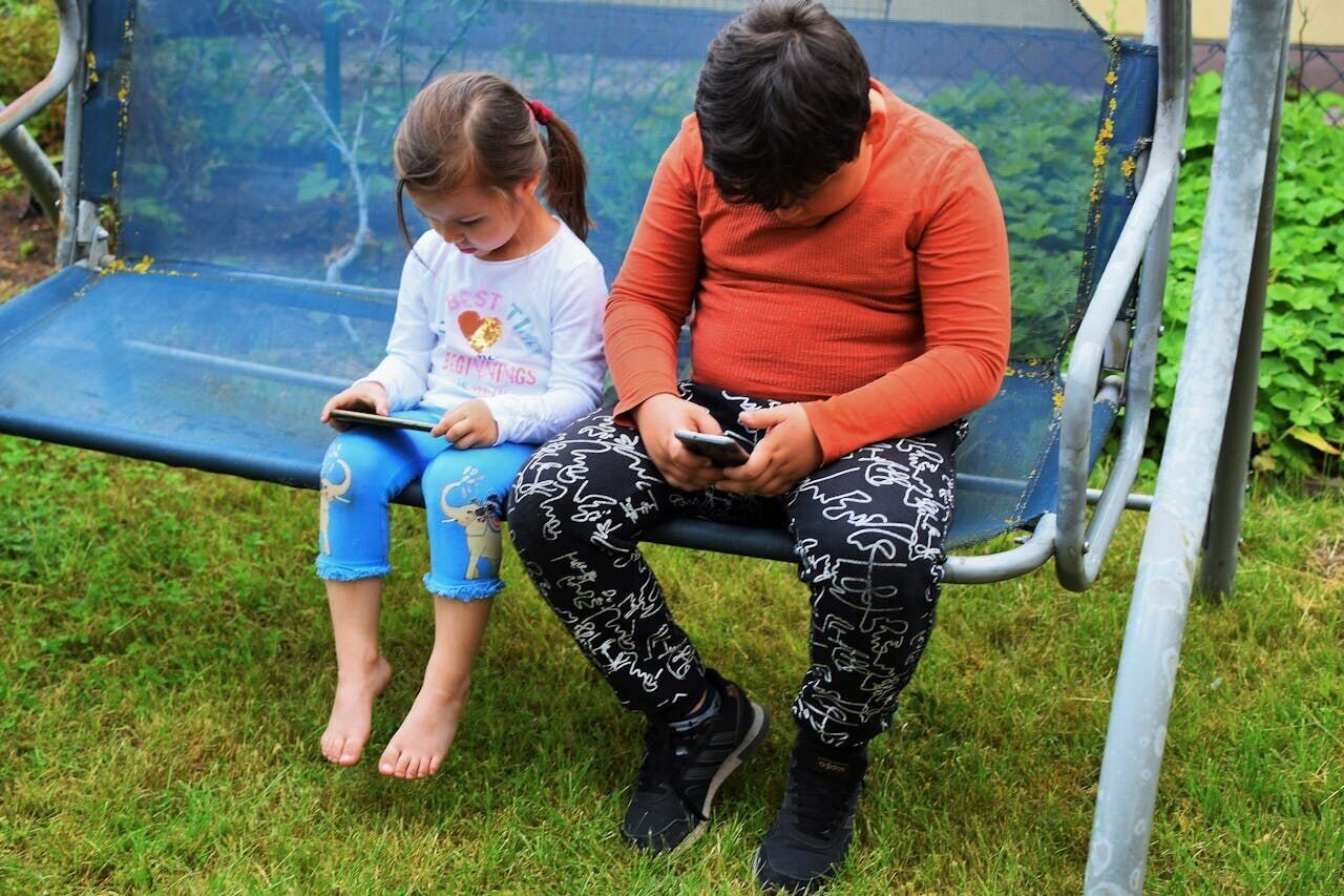 Study reveals cost of giving kids smartphones too early